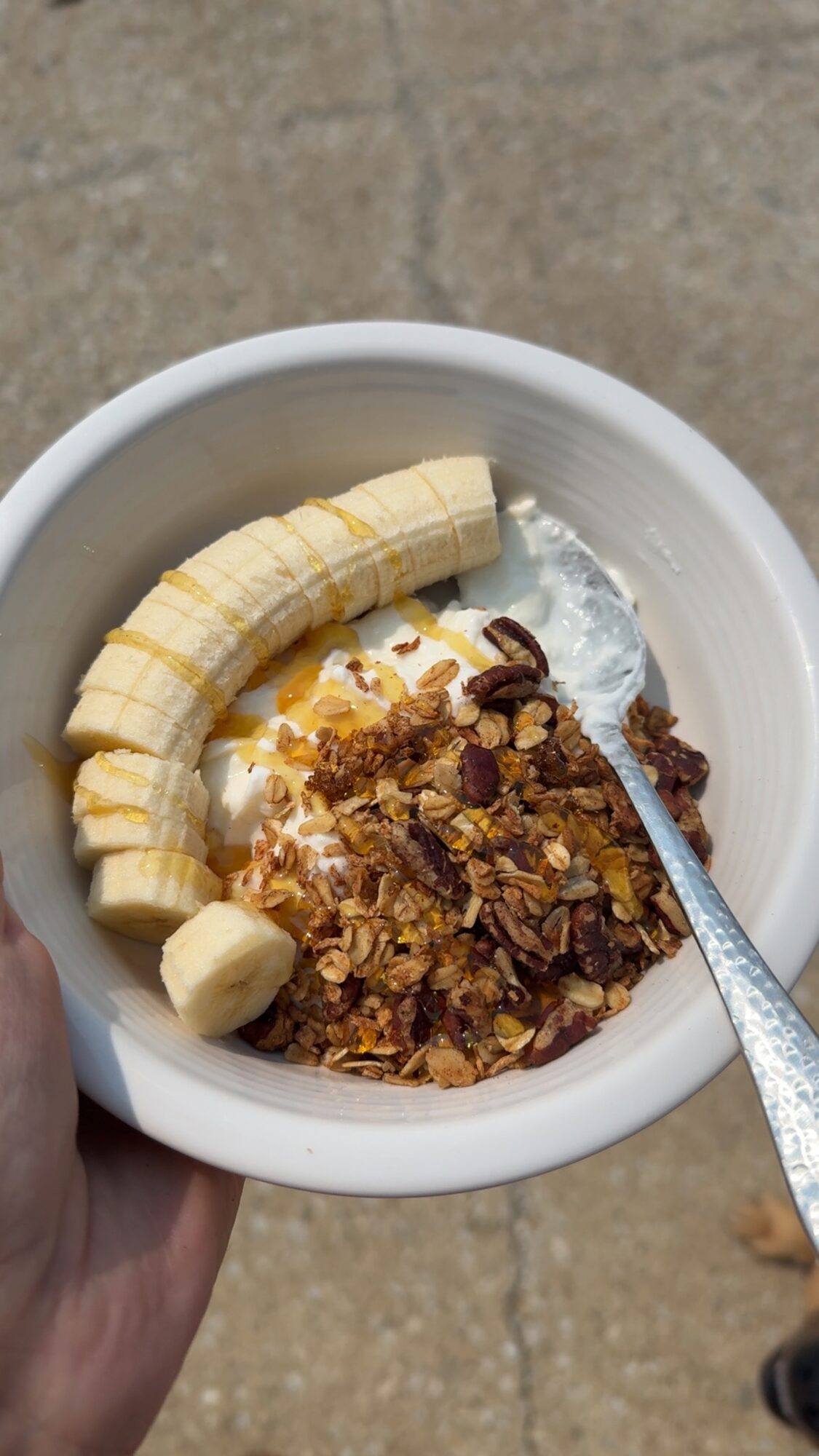 Yogurt bowl with granola